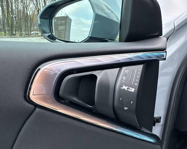 Сірий БМВ Х3, об'ємом двигуна 2 л та пробігом 13 тис. км за 71999 $, фото 146 на Automoto.ua