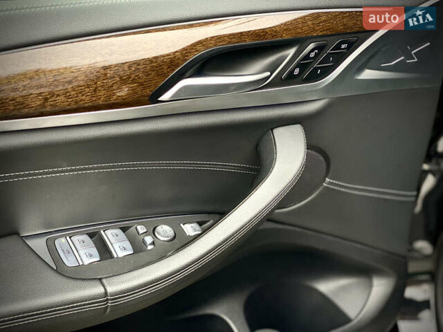 Черный БМВ X4 M, объемом двигателя 2.99 л и пробегом 33 тыс. км за 52800 $, фото 17 на Automoto.ua