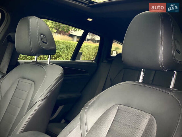 Черный БМВ X4 M, объемом двигателя 2.99 л и пробегом 33 тыс. км за 52800 $, фото 24 на Automoto.ua