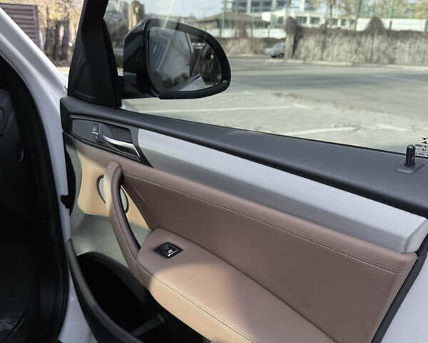 Білий БМВ Х4, об'ємом двигуна 2.98 л та пробігом 110 тис. км за 27000 $, фото 23 на Automoto.ua