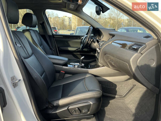 БМВ Х4 2016 у Києві на Automoto.ua Білий БМВ Х4, об'ємом двигуна 2 л та пробігом 106 тис. км за 21900 $, фото 37 на Automoto.ua