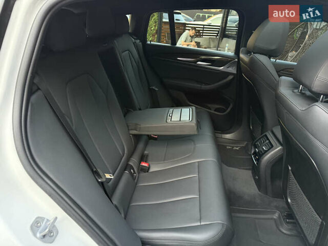Белый БМВ Х4, объемом двигателя 2 л и пробегом 50 тыс. км за 39900 $, фото 47 на Automoto.ua