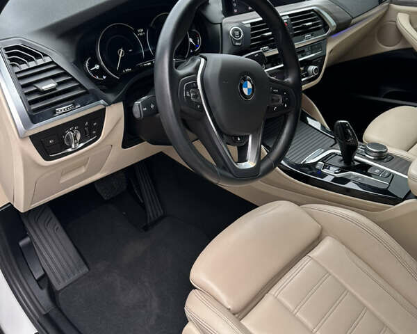 Белый БМВ Х4, объемом двигателя 2 л и пробегом 113 тыс. км за 39300 $, фото 21 на Automoto.ua