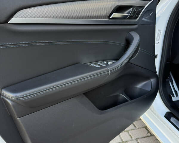 Белый БМВ Х4, объемом двигателя 2 л и пробегом 195 тыс. км за 36000 $, фото 16 на Automoto.ua