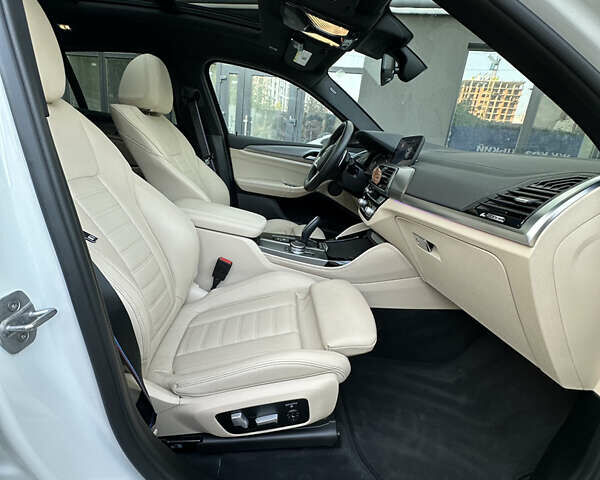 Белый БМВ Х4, объемом двигателя 2 л и пробегом 28 тыс. км за 47500 $, фото 18 на Automoto.ua