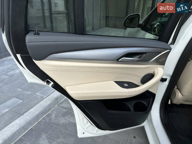 Белый БМВ Х4, объемом двигателя 2 л и пробегом 28 тыс. км за 47500 $, фото 27 на Automoto.ua