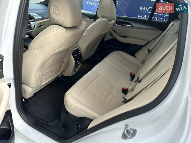 Белый БМВ Х4, объемом двигателя 2 л и пробегом 28 тыс. км за 47500 $, фото 25 на Automoto.ua