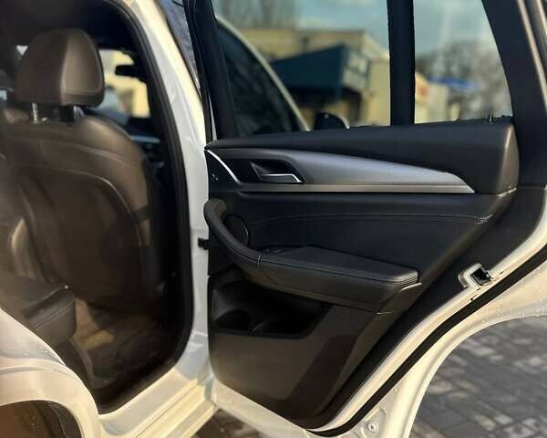 Белый БМВ Х4, объемом двигателя 2 л и пробегом 38 тыс. км за 42999 $, фото 17 на Automoto.ua