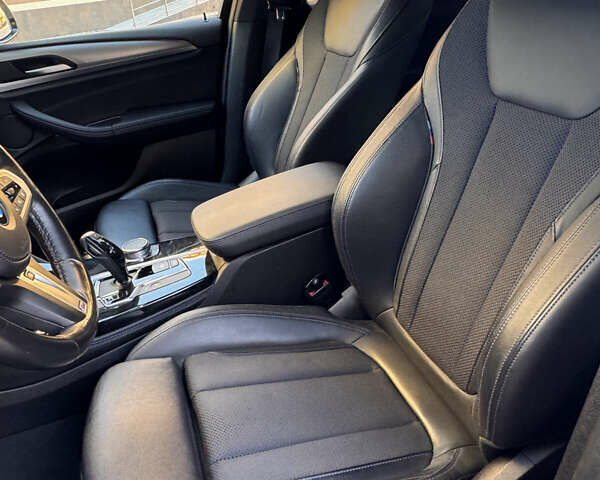 Белый БМВ Х4, объемом двигателя 2 л и пробегом 81 тыс. км за 49900 $, фото 5 на Automoto.ua