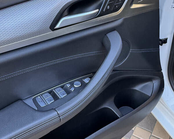 Белый БМВ Х4, объемом двигателя 2 л и пробегом 81 тыс. км за 49900 $, фото 9 на Automoto.ua