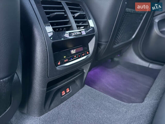 Белый БМВ Х4, объемом двигателя 2 л и пробегом 13 тыс. км за 51500 $, фото 28 на Automoto.ua