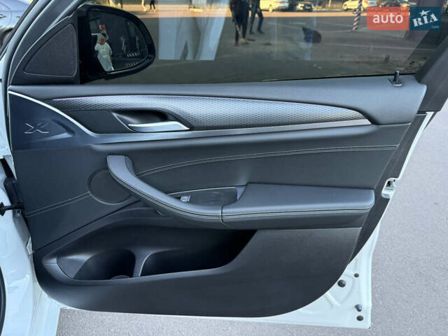Белый БМВ Х4, объемом двигателя 2 л и пробегом 13 тыс. км за 51500 $, фото 42 на Automoto.ua