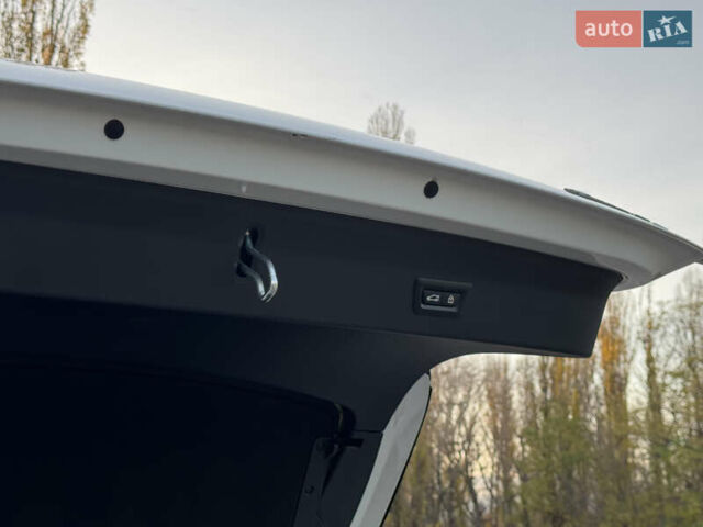 Білий БМВ Х4, об'ємом двигуна 2 л та пробігом 33 тис. км за 43000 $, фото 32 на Automoto.ua