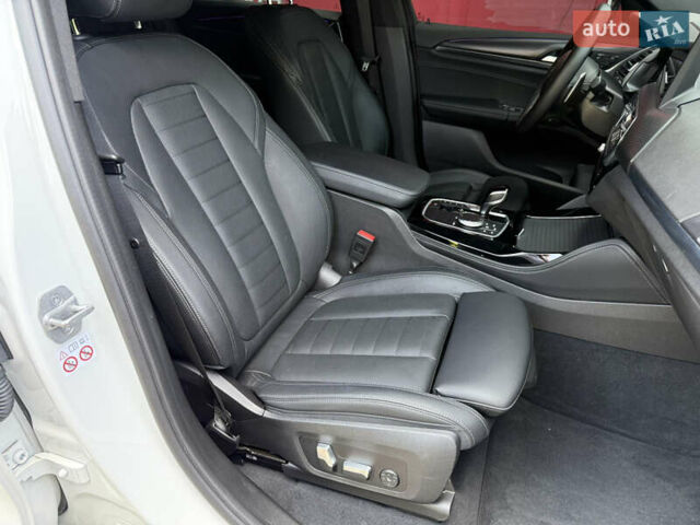Белый БМВ Х4, объемом двигателя 2 л и пробегом 12 тыс. км за 55999 $, фото 26 на Automoto.ua
