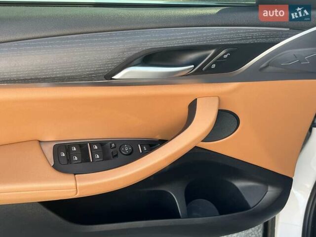 Белый БМВ Х4, объемом двигателя 2 л и пробегом 94 тыс. км за 46736 $, фото 12 на Automoto.ua