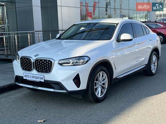 Белый БМВ Х4, объемом двигателя 2 л и пробегом 94 тыс. км за 46736 $, фото 1 на Automoto.ua