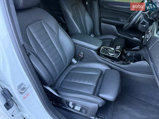 Білий БМВ Х4, об'ємом двигуна 2 л та пробігом 13 тис. км за 53500 $, фото 51 на Automoto.ua