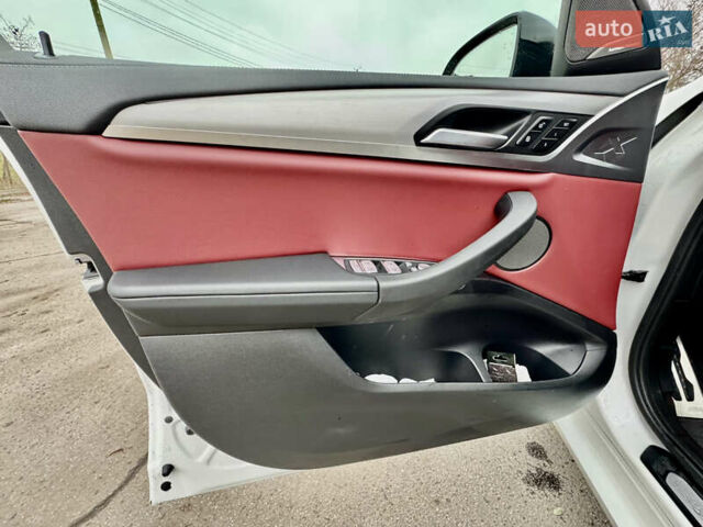 Белый БМВ Х4, объемом двигателя 3 л и пробегом 31 тыс. км за 55000 $, фото 35 на Automoto.ua