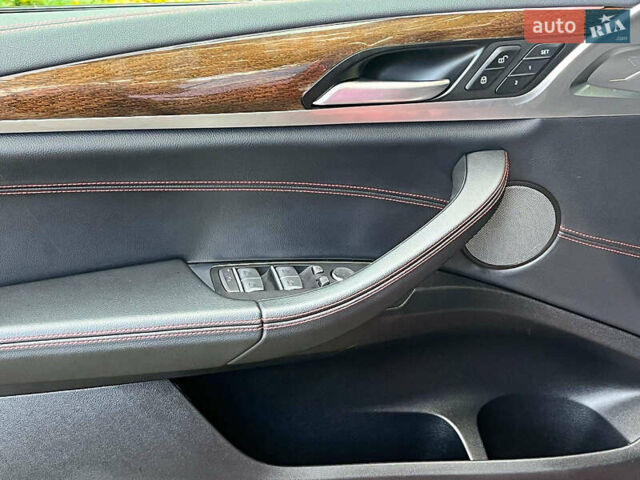 Красный БМВ Х4, объемом двигателя 3 л и пробегом 84 тыс. км за 43940 $, фото 31 на Automoto.ua