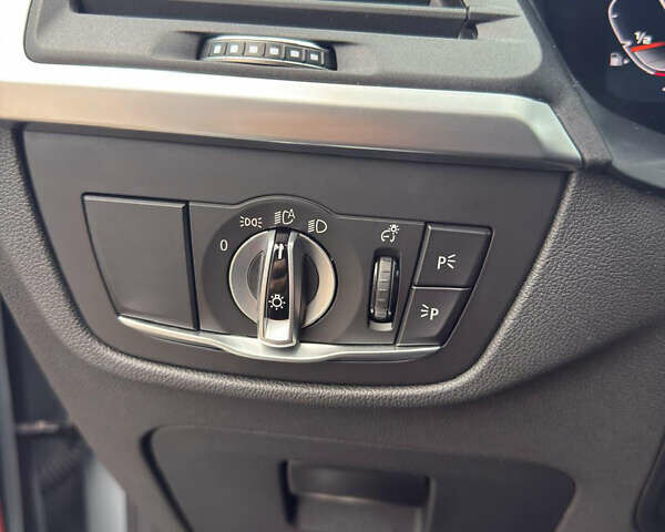 Сірий БМВ Х4, об'ємом двигуна 3 л та пробігом 63 тис. км за 69000 $, фото 40 на Automoto.ua