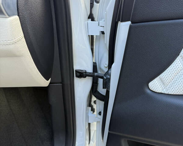 Белый БМВ Х5 М, объемом двигателя 4.39 л и пробегом 161 тыс. км за 19500 $, фото 111 на Automoto.ua