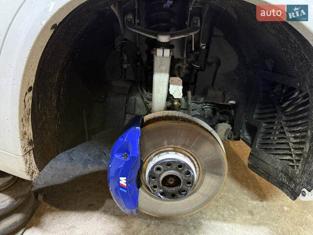 Белый БМВ Х5 М, объемом двигателя 4.39 л и пробегом 161 тыс. км за 19500 $, фото 105 на Automoto.ua