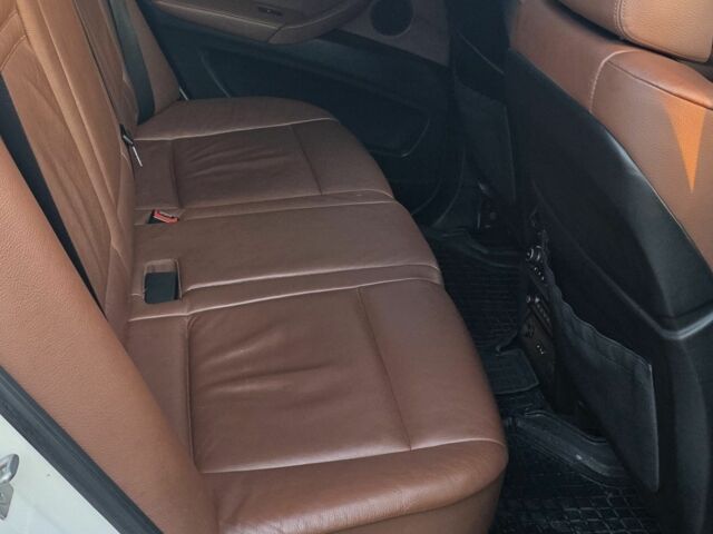 Белый БМВ Х5 М, объемом двигателя 3 л и пробегом 176 тыс. км за 15500 $, фото 8 на Automoto.ua