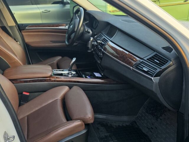 Белый БМВ Х5 М, объемом двигателя 3 л и пробегом 176 тыс. км за 15500 $, фото 11 на Automoto.ua