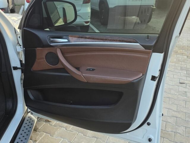 Белый БМВ Х5 М, объемом двигателя 3 л и пробегом 176 тыс. км за 15500 $, фото 1 на Automoto.ua