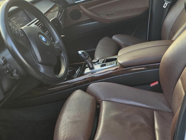 Белый БМВ Х5 М, объемом двигателя 3 л и пробегом 176 тыс. км за 15500 $, фото 4 на Automoto.ua