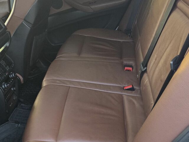 Белый БМВ Х5 М, объемом двигателя 3 л и пробегом 176 тыс. км за 15500 $, фото 5 на Automoto.ua