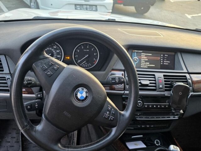 Белый БМВ Х5 М, объемом двигателя 3 л и пробегом 176 тыс. км за 15500 $, фото 3 на Automoto.ua