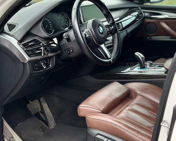 Белый БМВ Х5 М, объемом двигателя 3 л и пробегом 207 тыс. км за 31000 $, фото 6 на Automoto.ua