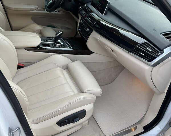 БМВ Х5 М 2014 в Днепре (Днепропетровске) на Automoto.ua Белый БМВ Х5 М, объемом двигателя 2.99 л и пробегом 120 тыс. км за 34000 $, фото 15 на Automoto.ua