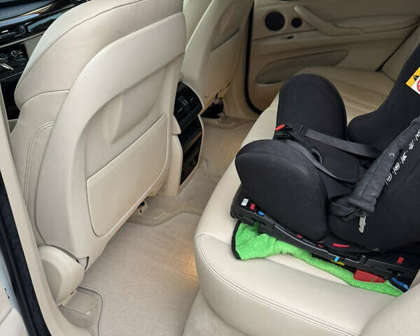 БМВ Х5 М 2014 в Днепре (Днепропетровске) на Automoto.ua Белый БМВ Х5 М, объемом двигателя 2.99 л и пробегом 120 тыс. км за 34000 $, фото 17 на Automoto.ua