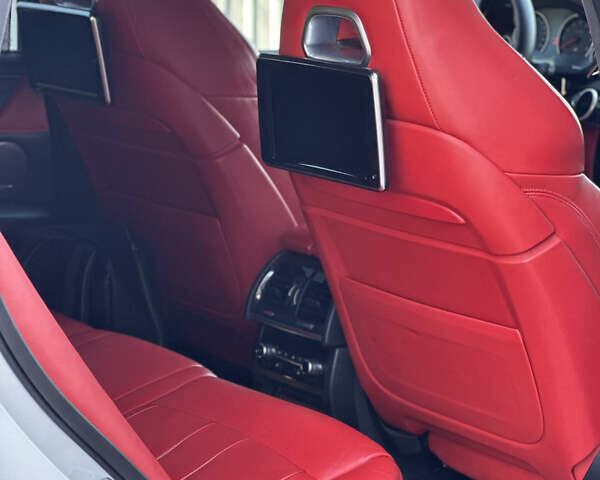 Белый БМВ Х5 М, объемом двигателя 4.39 л и пробегом 120 тыс. км за 40000 $, фото 10 на Automoto.ua