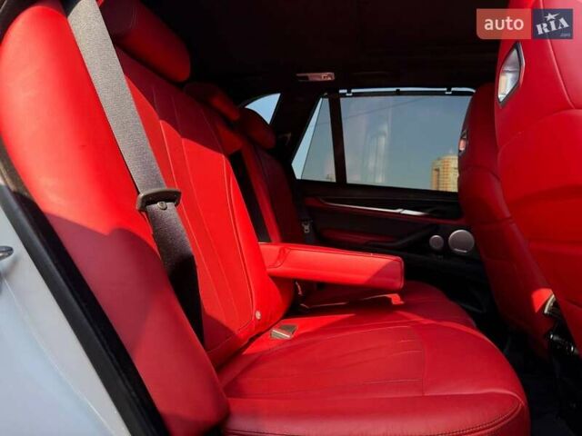 Белый БМВ Х5 М, объемом двигателя 4.39 л и пробегом 86 тыс. км за 54990 $, фото 10 на Automoto.ua