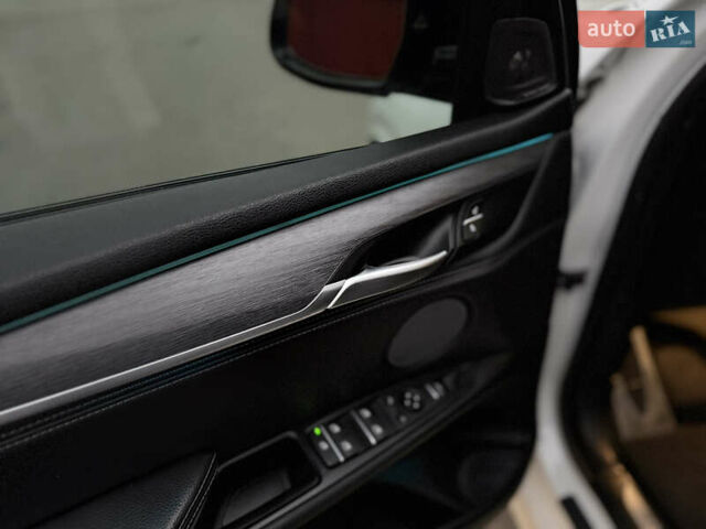 Белый БМВ Х5 М, объемом двигателя 2.99 л и пробегом 230 тыс. км за 37000 $, фото 14 на Automoto.ua