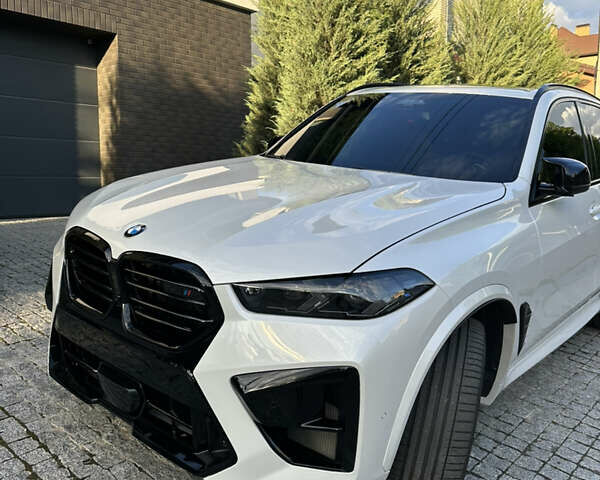 БМВ Х5 М 2023 у Харкові на Automoto.ua Білий БМВ Х5 М, об'ємом двигуна 4.39 л та пробігом 6 тис. км за 113100 $, фото 1 на Automoto.ua