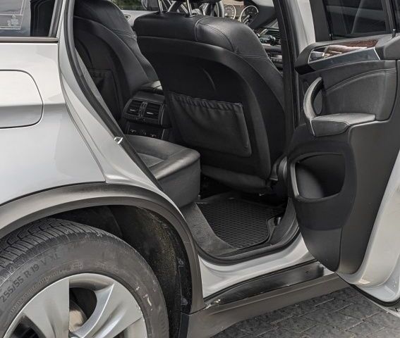 Серый БМВ Х5 М, объемом двигателя 3 л и пробегом 310 тыс. км за 14100 $, фото 3 на Automoto.ua