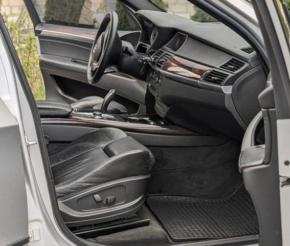 Серый БМВ Х5 М, объемом двигателя 3 л и пробегом 310 тыс. км за 14100 $, фото 4 на Automoto.ua