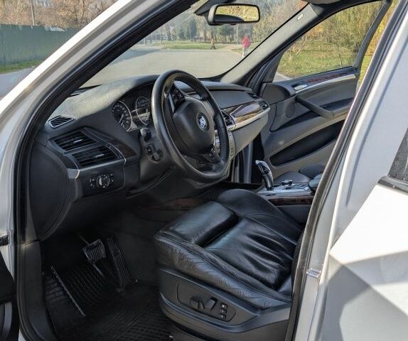 Серый БМВ Х5 М, объемом двигателя 3 л и пробегом 310 тыс. км за 14100 $, фото 17 на Automoto.ua