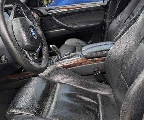 Серый БМВ Х5 М, объемом двигателя 3 л и пробегом 310 тыс. км за 14100 $, фото 5 на Automoto.ua