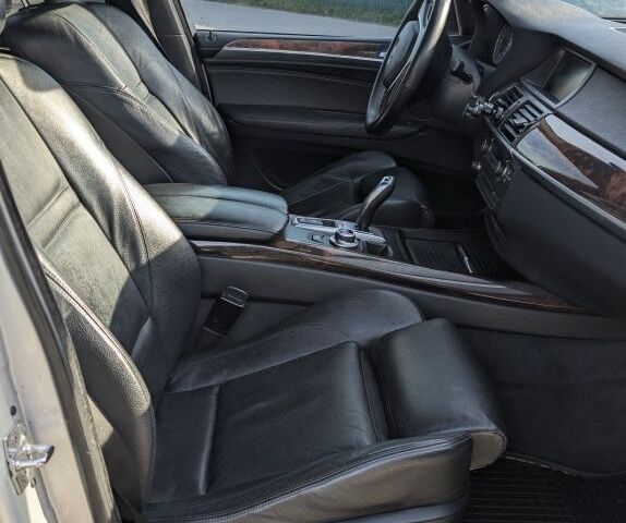 Серый БМВ Х5 М, объемом двигателя 3 л и пробегом 310 тыс. км за 14100 $, фото 16 на Automoto.ua