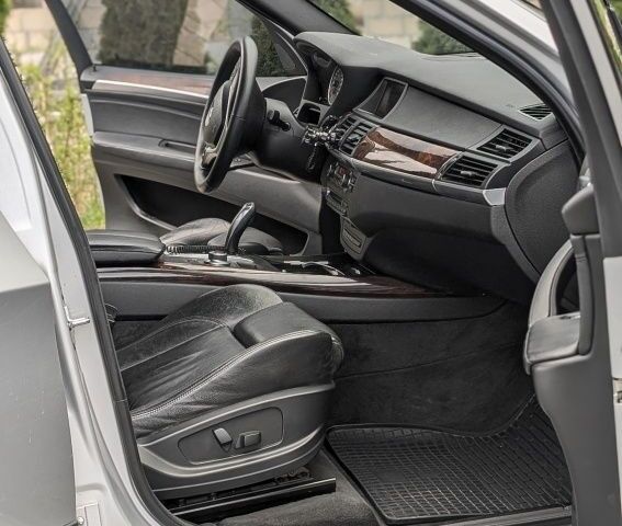 Серый БМВ Х5 М, объемом двигателя 3 л и пробегом 310 тыс. км за 14100 $, фото 7 на Automoto.ua