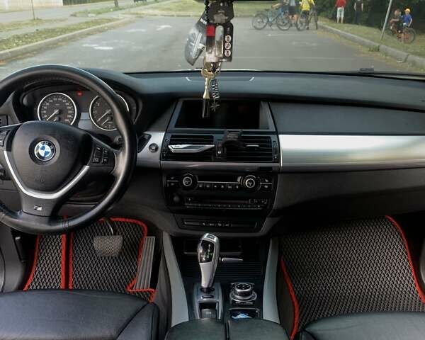 Серый БМВ Х5 М, объемом двигателя 4.39 л и пробегом 275 тыс. км за 14200 $, фото 6 на Automoto.ua