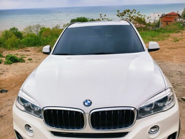 Белый БМВ Х5, объемом двигателя 3 л и пробегом 83 тыс. км за 26000 $, фото 2 на Automoto.ua