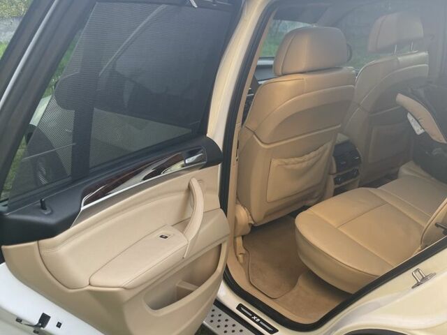 Белый БМВ Х5, объемом двигателя 3 л и пробегом 210 тыс. км за 14400 $, фото 8 на Automoto.ua