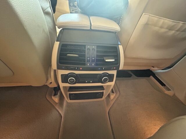 Белый БМВ Х5, объемом двигателя 3 л и пробегом 210 тыс. км за 14400 $, фото 15 на Automoto.ua