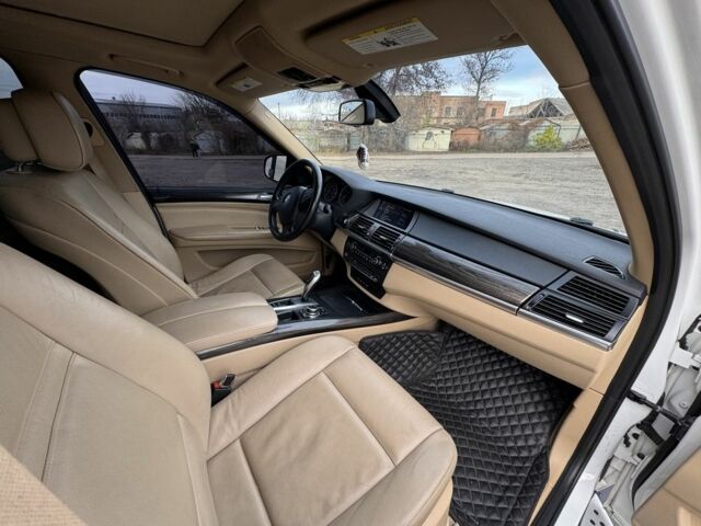 Белый БМВ Х5, объемом двигателя 2.98 л и пробегом 273 тыс. км за 12900 $, фото 9 на Automoto.ua